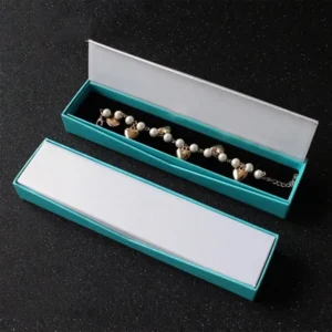 Bracelet boxes with soft inserts