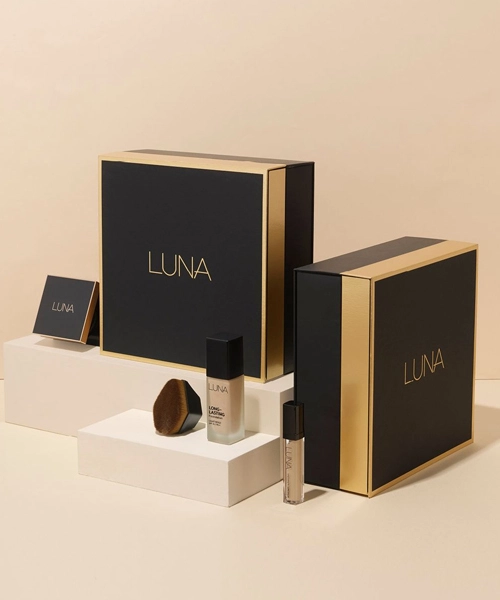 Elegant custom black magnetic gift boxes for luxury product packaging