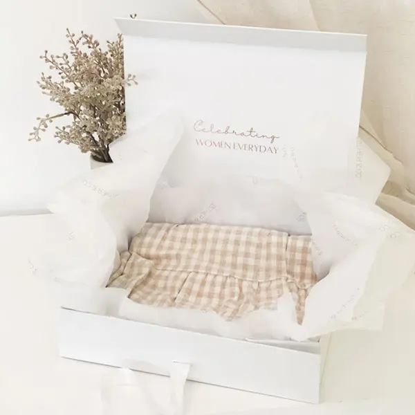 Personalized clothing gift boxes with logo and design customization