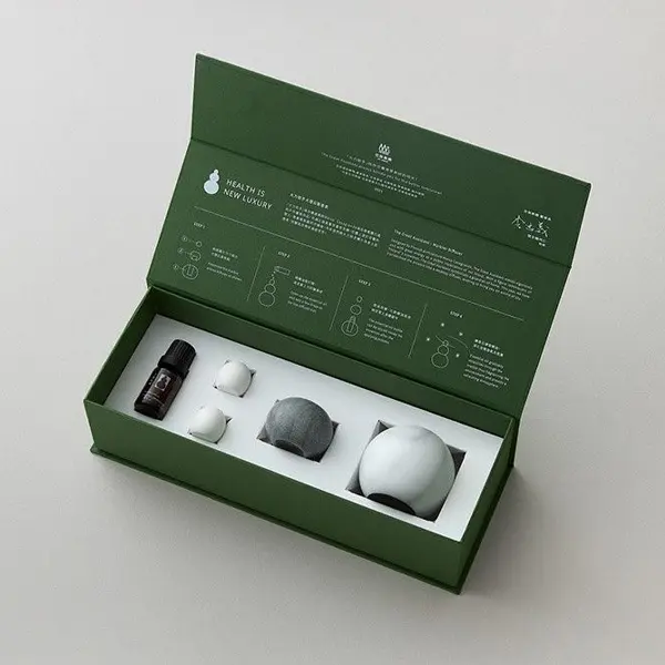 Custom green magnetic gift boxes with logo printing for premium gifts