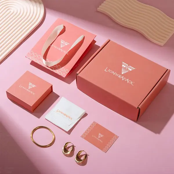 Jewelry subscription boxes with inserts
